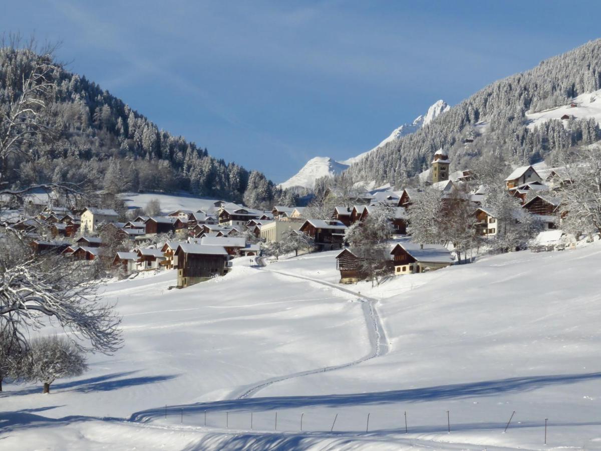 Familien Und Wanderhotel Clarezia Breil/Brigels Exterior photo